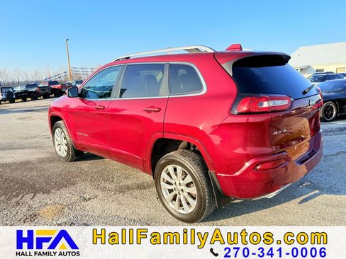 Used 2017 Jeep Cherokee Overland image 3