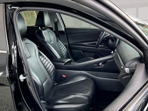 Used 2023 Hyundai Elantra Limited image 8