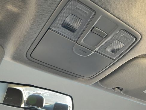 Used 2015 Hyundai Elantra SE image 28