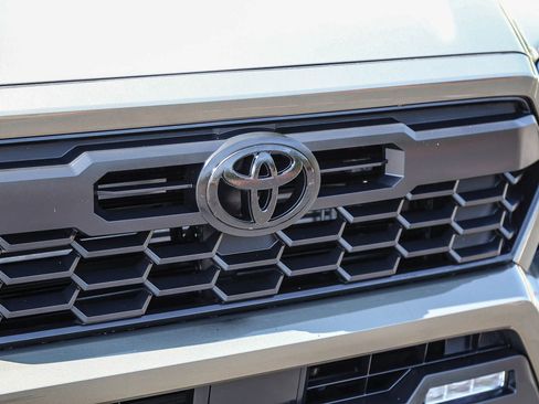 Certified 2025 Toyota Tacoma TRD Off-Road AWD/4WD image 15