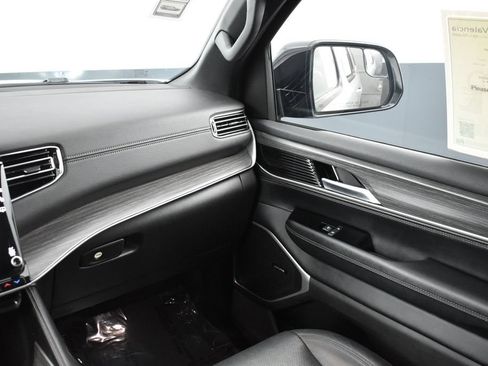 Used 2024 Jeep Wagoneer Series II AWD/4WD image 13