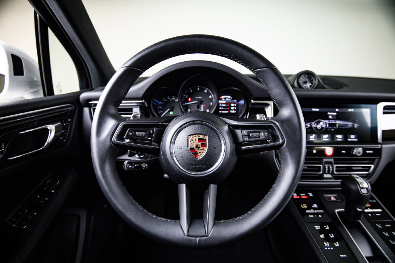 Certified 2026 Porsche Macan AWD/4WD image 26