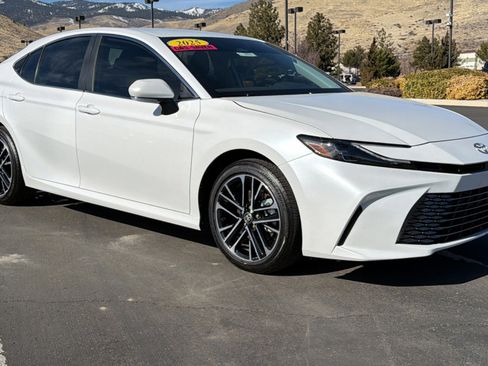Used 2025 Toyota Camry XLE image 1