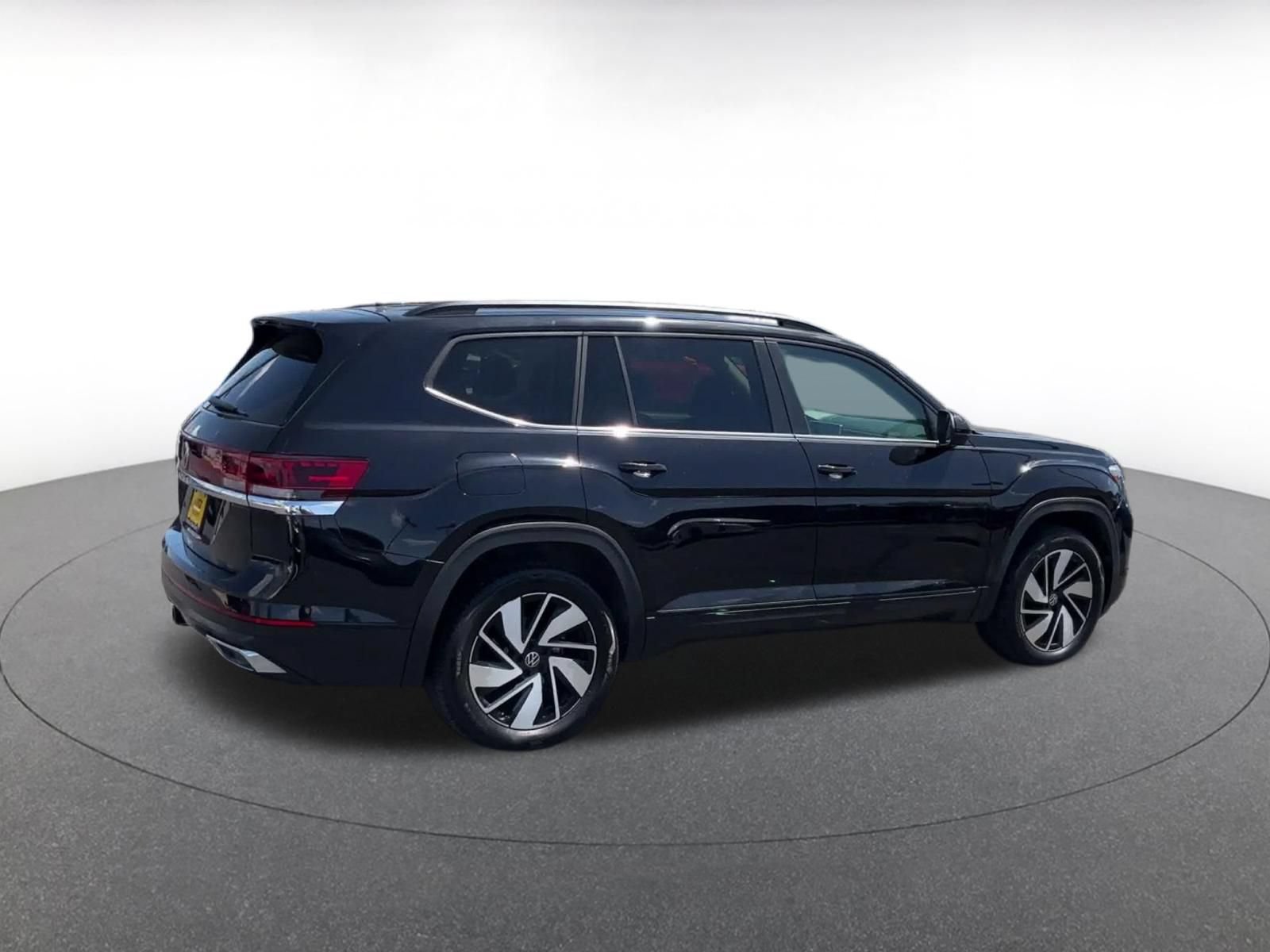 Used 2026 Volkswagen Atlas SE FWD image 14