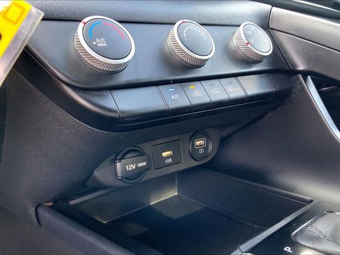 Used 2021 Hyundai Elantra SE FWD image 34