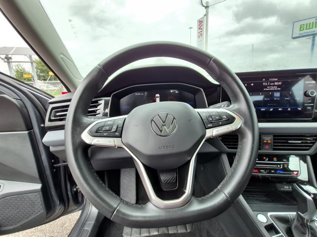 Used 2026 Volkswagen Jetta SE FWD image 21