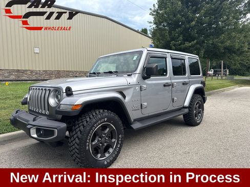 Used 2018 Jeep Wrangler Unlimited Sahara w/ LED Lighting Group AWD/4WD image 1