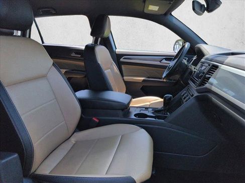 Certified 2023 Volkswagen Atlas Cross Sport SE FWD image 23