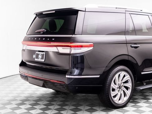 Used 2024 Lincoln Navigator Reserve AWD/4WD image 36