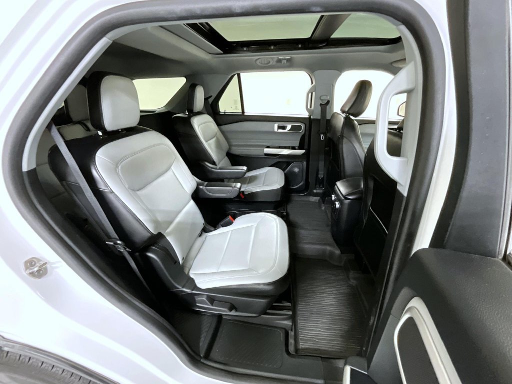 Used 2021 Ford Explorer XLT w/ Equipment Group 202A AWD/4WD image 18
