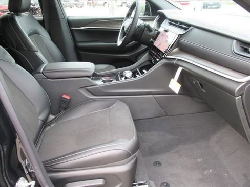 New 2026 Jeep Grand Cherokee Altitude image 10