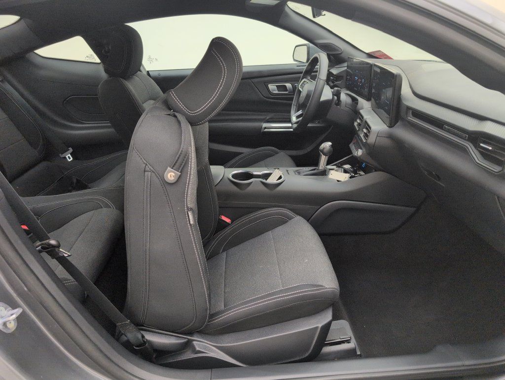 Used 2025 Ford Mustang Coupe RWD image 9