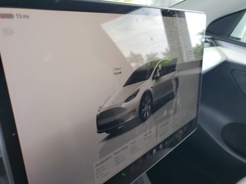 Used 2023 Tesla Model Y Long Range AWD/4WD image 26