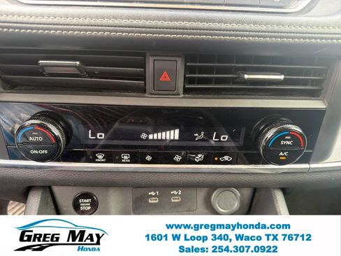 Used 2025 Nissan Rogue SV AWD/4WD image 19