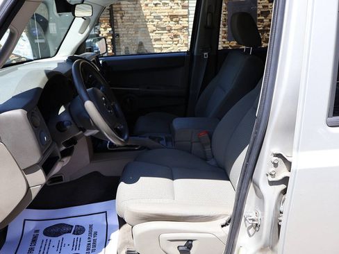 Used 2007 Jeep Commander Sport AWD/4WD image 23