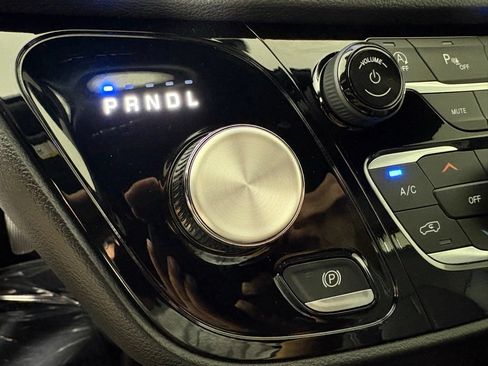New 2027 Chrysler Pacifica Select FWD image 32