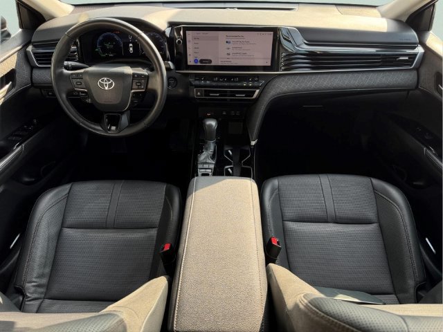 Used 2025 Toyota Camry XLE FWD image 7