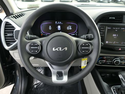 Used 2023 Kia Soul LX image 17
