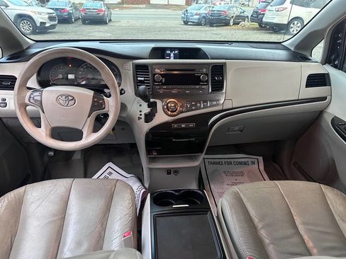 Used 2014 Toyota Sienna LE image 12