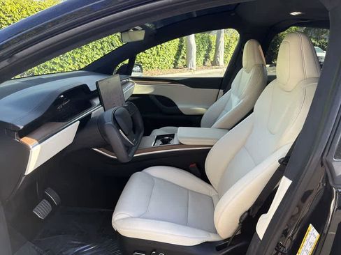 Used 2022 Tesla Model X image 22