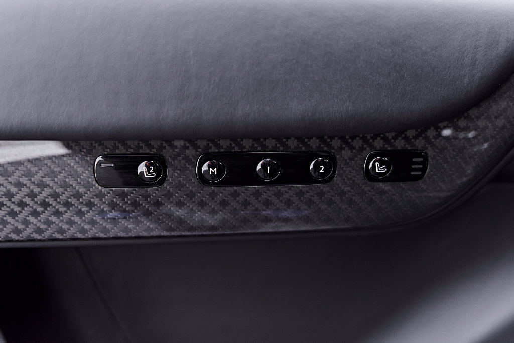 Used 2025 Rolls-Royce Cullinan Black Badge AWD/4WD image 46