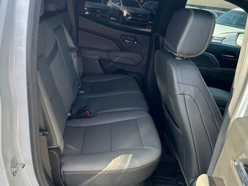 Used 2025 Chevrolet Colorado ZR2 w/ Technology Package image 30
