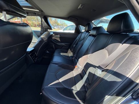 Used 2022 Toyota Avalon Touring w/ Advanced Safety Package image 14