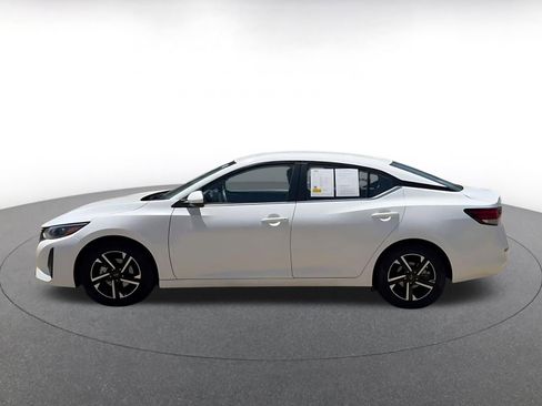 Used 2025 Nissan Sentra SV FWD image 9