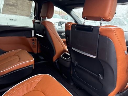 New 2026 Chrysler Pacifica Pinnacle image 13