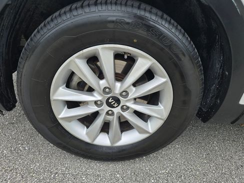 Used 2019 Kia Sorento FWD V6 image 17