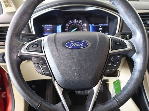Used 2016 Ford Fusion SE w/ Equipment Group 202A FWD image 3