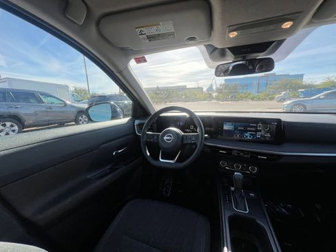 Used 2025 Nissan Kicks SV image 34