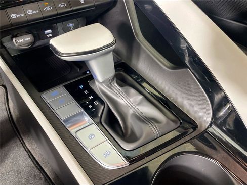 Used 2026 Hyundai Elantra Limited FWD image 15