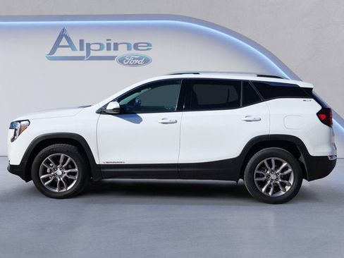 Used 2024 GMC Terrain SLT image 2