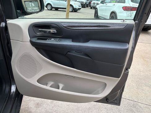 Used 2018 Dodge Grand Caravan SE w/ UConnect Hands-Free Group FWD image 15