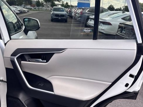 Used 2022 Toyota RAV4 XLE AWD/4WD image 12