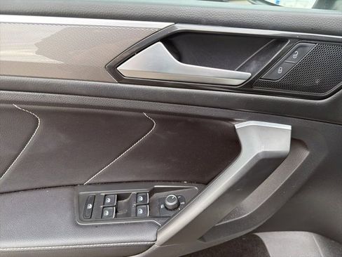 Used 2023 Volkswagen Tiguan SE R-Line image 42