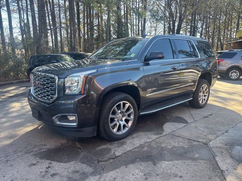 Used 2018 GMC Yukon Denali image 2