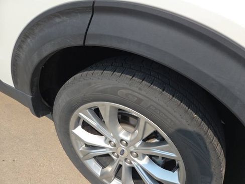 Used 2021 Ford Explorer Limited w/ Equipment Group 301A AWD/4WD image 8