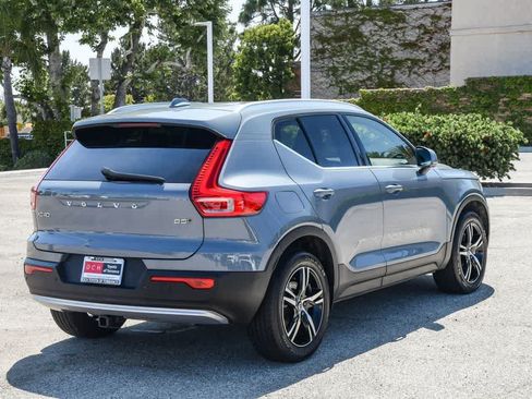 Used 2023 Volvo XC40 B5 Plus AWD/4WD image 9