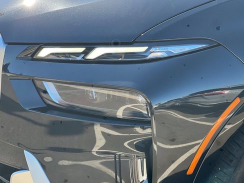 Used 2025 BMW X7 xDrive40i w/ Climate Comfort Package image 53