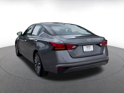 Used 2025 Nissan Altima 2.5 SV image 11