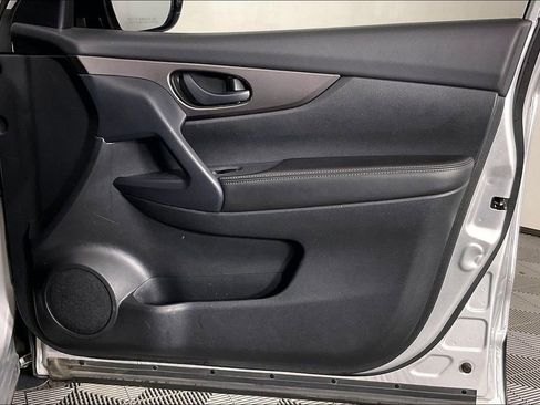 Used 2022 Nissan Rogue Sport S image 25