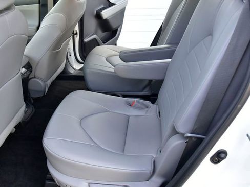 Certified 2023 Toyota Highlander XLE image 16