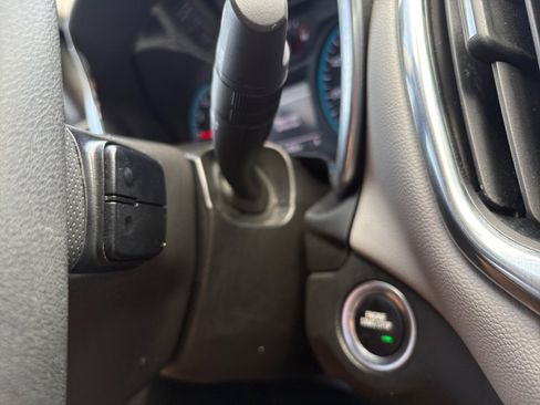 Used 2022 Chevrolet Equinox LS image 16