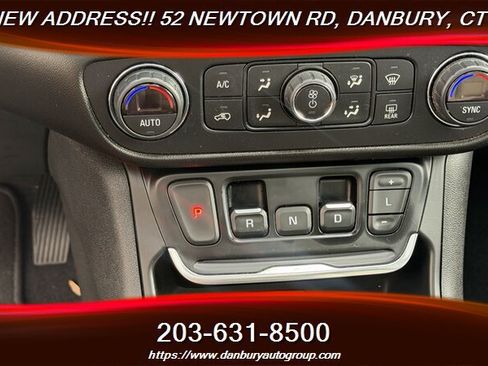 Used 2021 GMC Terrain SLT w/ Elevation Edition AWD/4WD image 25