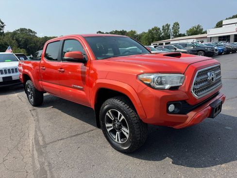 Used 2016 Toyota Tacoma SR5 AWD/4WD image 7