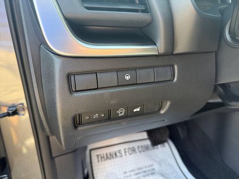 Used 2024 Nissan Rogue SV AWD/4WD image 17