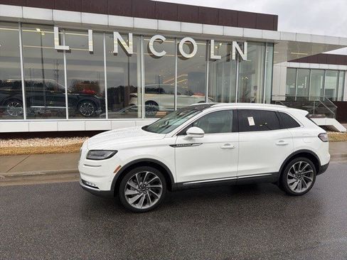 Used 2022 Lincoln Nautilus Reserve w/ Equipment Group 202A image 3