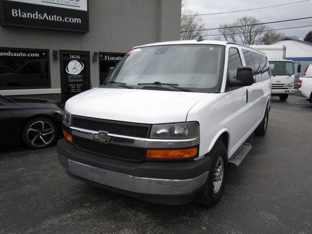Used 2019 Chevrolet Express 3500 LT w/ LT Preferred Equipment Group RWD image 2